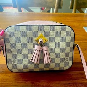 Louis Vuitton saintonge pale pink crossbody